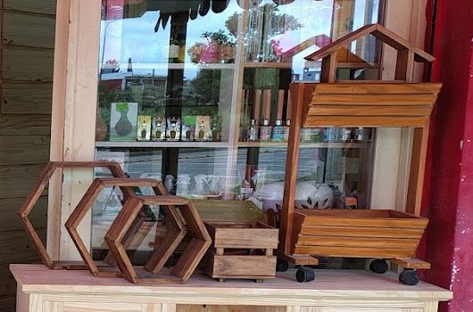 Estantes hexagonales y carrito macetero, mueble de pino de Rincón del Pino en Haedo