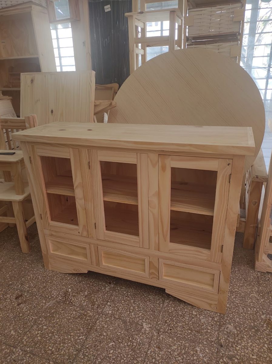 Modular con 3 puertas vidriadas, mueble de pino de Rincón del Pino en Haedo